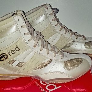 Red by Marc Ecko Savacious Valley Gold Sneakers